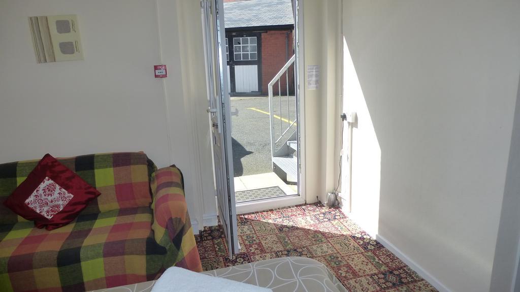 Whitehall Guest House Colwyn Bay Exteriér fotografie