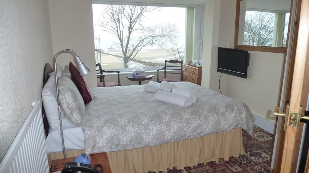 Whitehall Guest House Colwyn Bay Exteriér fotografie